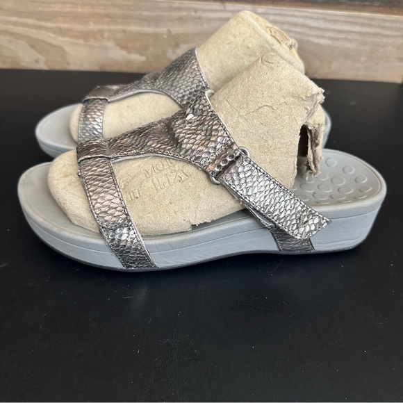 Vionic Ellie Metallic Pewter Snake Slip In Sandals Ladies Size 8 Arch Support - Picture 2 of 10